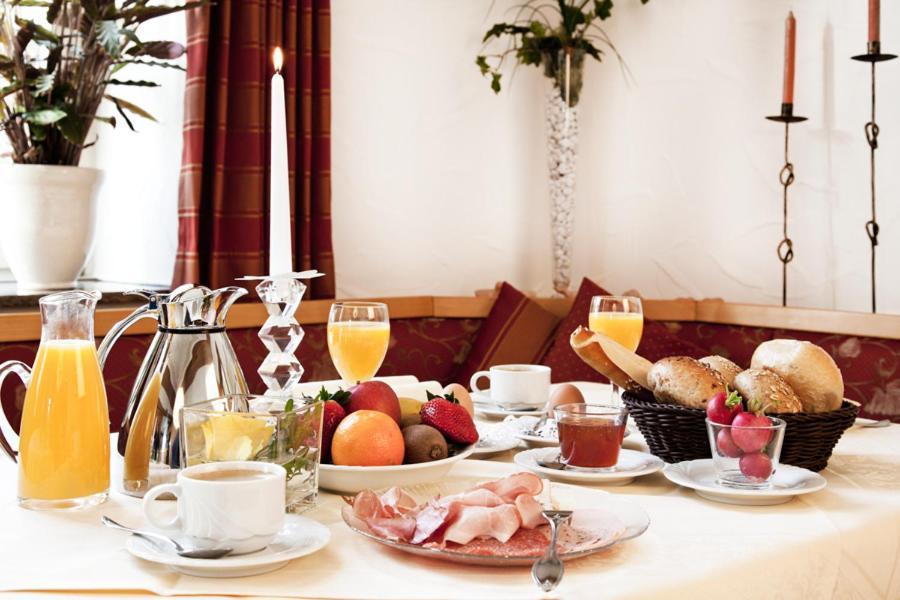 Gasthaus Buerger-Stube ซาสบาค อัม ไคเซอร์ชตูล ภายนอก รูปภาพ